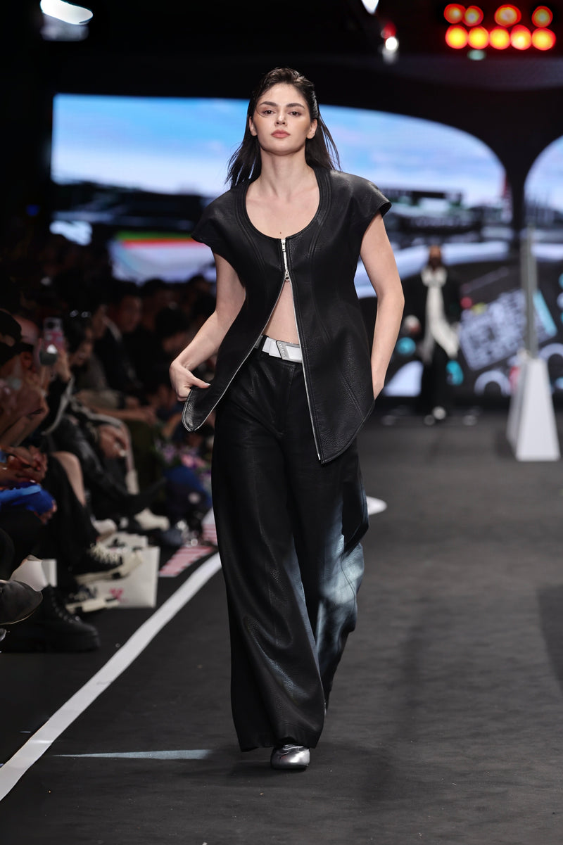 Look 16